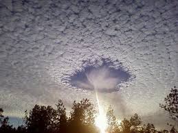 This Is A Rare Meteorological Phenomenon Called A Skypunch When People See These They Think It S The End Of The World Natural Phenomena Clouds Amazing Nature