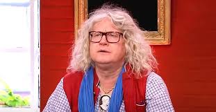 Pierre bertrand est fort en histoire. Pierre Jean Chalencon Apparait Avec Sa Mere Chic Une Ancienne Mannequin