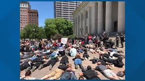 The city of columbus utilizes a strong mayor and city council system. Hundreds Gather At Ohio Statehouse In Columbus For Fourth Day Of Protests Wkyc Com