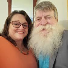 Dog grooming business owner seeking new clients