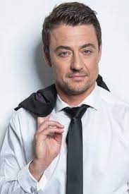 Cast & Crew for Binnelanders