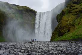 Ísland ˈistlant), ufficialmente repubblica d'islanda (in islandese: Romani Care Locuiesc In Islanda