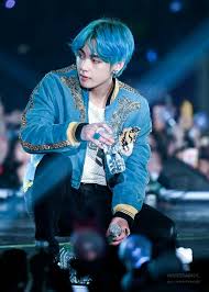 Hier sollte eine beschreibung angezeigt werden, diese seite lässt dies jedoch nicht zu. 10 Times Bts S V Matched His Clothes With His Hair Color And Looked Incredible Koreaboo