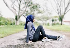 Workout outfits jogging sports hijab hijab stile hijab outfit. Kamu Berjilbab Dan Suka Olahraga Nggak Usah Bingung 10 Rekomendasi Baju Senam Yang Nyaman Dan Tetap Syar I Untuk Muslimah 2019