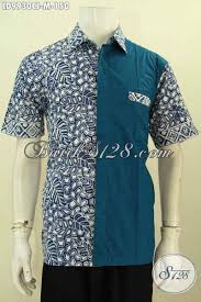 Bagi anak muda, mengenakan baju batik tidak akan terlihat tua dengan model tanpa lengan, dress terusan, blus kombinasi, ataupun blouse longgar nah, pilihan rok batik dengan kemeja cowok batik dirasa sangat pas. Kemeja Batik Kombinasi Trendy Tips Memilih Toko Batik Online 2021