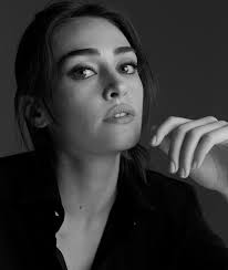 Bravo to hello pakistan for this. Esra Bilgic Dazzles Fans With Her Latest Photoshoot Lens