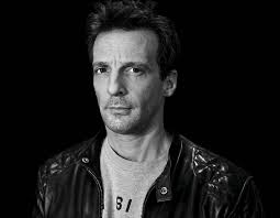 5.0 out of 5 stars passionnant. Mathieu Kassovitz Light Camera Actors