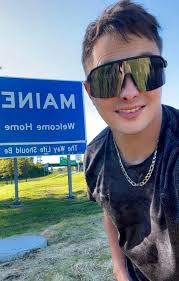 Read to the bottom..... Saturday Jax and I traveled to western Maine and  did a content shoot with some amazing people. We had fun traveling and  acting like tourists along the way.