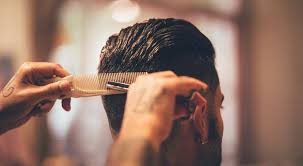 Es gibt mittlerweile unzählige viele frisuren für männer und auch im jahr 2018 sind wieder neue trendige männerfrisuren hinzugekommen. Surfer Look Und Co Diese Haarschnitte Sind 2019 Bei Mannern Im Trend