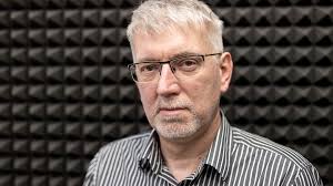 Tento zákon je návod, ako spáchať trestné činy s minimálnym rizikom, tvrdí  advokát Peter Kováč (podcast)