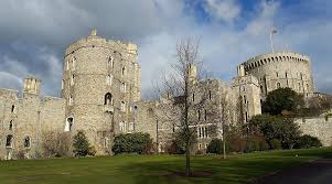 Still a principal home of the british royal family, the sprawling structure is the largest and oldest residential castle in the world. File Windsor Castle England 6999673895 Jpg Wikimedia Commons
