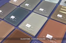 Sinar matahari masuk dan memberikan penerangan disiang hari dengan cahaya alami. Glasstone Kaca Back Painted Dari Himalaya Abadi