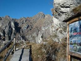 Il Percorso Nella Roccia E Un Itinerario Alla Scoperta Della Bellezza Naturalistica E Delle Peculiarita Geologiche Della Riserva N Trekking Percorsi Escursioni