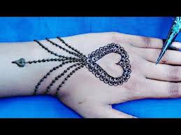 Henna menjadi alternatif bertato yang lebih sehat dan bersifat sementara sehingga seorang dapat berganti motif sesuka hati. Tutorial Henna Tangan Simple Dan Mudah Edukasi Lif Co Id