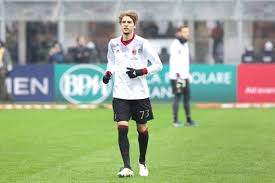 Join the discussion or compare with others! Serie A Berater Besatigt Juve Wollte Pirlo Fan Manuel Locatelli Verpflichten