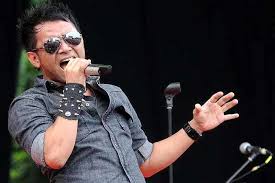 Lagu daun kering nicky ukur. 50 Penyanyi Pria Terbaik Indonesia Beragama Kristen Laman 3 Dari 3 Rubrik Kristen