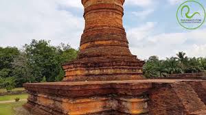 Situs candi muara takus yang terletak di desa muara takus, kampar, riau, merupakan peninggalan sejarah yang sangat berharga dan menjadi bagian dari kerajaan. Candi Muara Takus Riaumagz