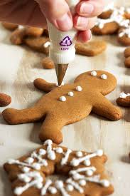 The meringue powder clumped up and the icing was horrible to use because clumps of solidified powder kept getting stuck in my tips. How To Make Royal Icing From Scratch The Suburban Soapbox