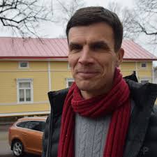 Roger Nyström berättar om dotterns fotbollsspel i EIF