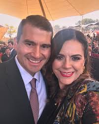 Un 1er año de mucho trabajo y destacados logros , felicidades Gobernador  @manolojimenezs!!!! Que éste sea sólo el comienzo de una gestión llena de  éxitos para el bien de tod@s!! #coahuilapadelante #apasosdegigante #