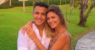 Kiungo wa kati wa zamani wa aston villa. Man Utd News Why Alexis Sanchez Split With Ex Girlfriend Mayte Rodriguez Metro News