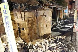 Dealing with debris after quake watch02:20. Yhiz L1bkb03zm