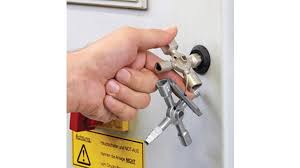 The knipex twinkey® has eight arms and consists of two cross keys that are held inside each other with a magnet. 00 11 01 Knipex Universal Key 8 Arm Knipex Twinkey Distrelec Germany