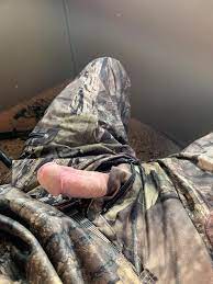 Lonely in the deer blind someone wanna keep me | Sexypictures.org