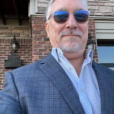 Are dogs allowed at music events at the lake in Veterans Memorial Park?