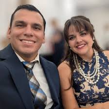 Who can play golf as a partner