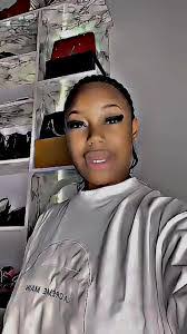 Alexandra Gregg's Instagram, Twitter & Facebook