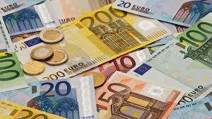 Para çevirisi 1 eur ile tl arasında gerçekleşmektedir. Euro Versus Dollar Exchange For A Trip To France