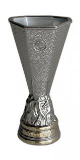 Uefa europa league pokal nachbildung 45 mm auf holzpodest. Europa League Pokal 100mm Agon Sportsworld