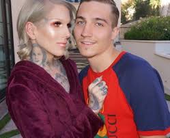 It seems like every time the makeup mogul turns around, he's offending someone with his comments, has beef with a fellow makeup influencer — or even with a line of beauty products. How Long Have Jeffree Star And Nathan Schwandt Been Dating Nathan Schwandt 13 Popbuzz