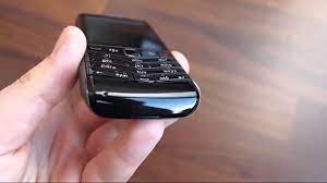 Blackberry pearl 3g 9100 is a model available from april 2010, very similar to its predecessor. Blackberry Pearl 3g 9105 Design Walk Around Video Youtube