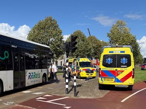 Fietsster in Enschede met spoed naar ziekenhuis na aanrijding met bus |  Regio | Tubantia.nl