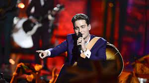 With annemieke schollaardt, douwe bob posthuma, matthijs van duijvenbode, jan peter hoekstra. Douwe Bob Fluistert I Love You In Finale Songfestival Nos
