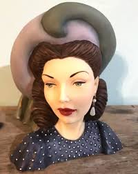 CAMEO GIRL HEAD Vase Judith 1818 Perchance to Dream new $44.99