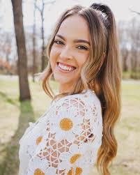 Melissa Eads's Instagram, Twitter & Facebook