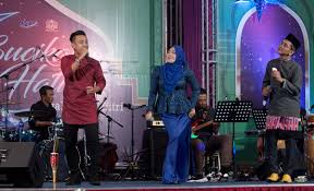 Kasihan anak hanya sempat beraya beberapa hari sahaja di rumah sebelum kami dipindahkan ke sini, kata mangsa banjir, azizah mat miasin, 31, ketika ditemui di pps dewan datuk seri panglima dun. Rtm Sedia 67 Program Sempena Sambutan Hari Raya Aidilfitri Utusan Borneo Online
