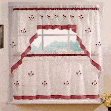 Una buena opción para aprovechar las ventajas de cada una, es combinar estores y cortinas para salón. Mas De 100 Fotos De Cortinas De Cocina Modernas Espaciohogar Com
