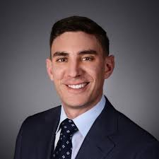 Excited and grateful to announce that I have been awarded a 2023 Summit  Award this past week. I am deeply thankful for the support of USI Insurance  Services and the phenomenal team