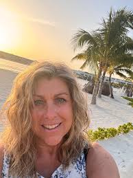 It funny how Jamaicans fraid ah lizards and snakes, but dem wi tek a stick  fi juck crocodile 🤦🏽‍♂️