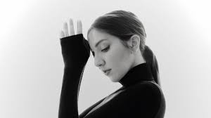 Lucía Fernanda posa embarazada en Harper's Bazaar: “Con 6 años hice un  trato con Shakira pero no lo cumplió"