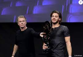 Tous sauf jb, l'ado de la famille, qui n'a qu'un seul but : Franck Dubosc President Du Jury Rayane Bensetti Grand Prix Pour Le Film La Finale Lors De La Soiree De Cloture Et Remise De Prix Du 21eme Festival Internatio Purepeople