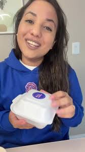 A pergunta é: combina ou não combina? ☕🥟 #coxinha #docesartesanais  #confeitaria #foodtok #fatiaPerfeita