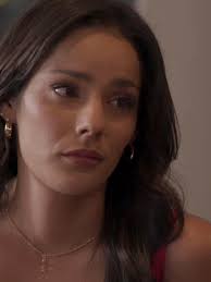 Tan cerca y a la vez tan lejos. Michelle interrumpe un momento sincero  entre Nicolás y Valeria. #LasHijasDeLaSeñoraGarcía  #ProducciónJoséAlbertoCastro