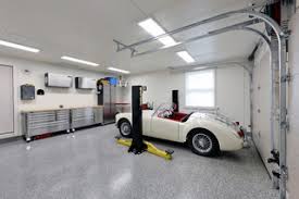 To add some pops of color into the remodeled space, consider painting the unused walls to match the client's hobby. 75 Grosse Industrial Garagen Ideen Bilder Juli 2021 Houzz De