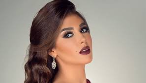 أما ياسمين صبري نفسها، فشرحت الأمر لبي بي سي قائلة إن المتابع، الذي قوبل ردها عليه بالاستهجان، هو شقيقها الأصغر الذي تمازحه طيلة الوقت بتبسط وبدون مشاكل! Ø­Ø¨ÙŠØ¨Ø© Ø§Ù„Ø£Ø³Ø·ÙˆØ±Ø© ÙŠØ§Ø³Ù…ÙŠÙ† ØµØ¨Ø±Ù‰ Ù…ØªØ£Ù„Ù‚Ø© ÙÙ‰ Ø£Ø­Ø¯Ø« Ø¬Ù„Ø³Ø© ØªØµÙˆÙŠØ± ØµÙˆØ± Ø§Ù†ÙØ±Ø§Ø¯