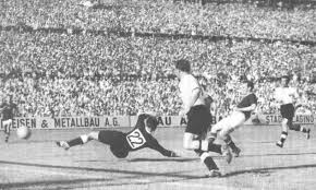 Implacable goleador de la seleccion, 24 años, venia del honved. Suiza 1954 Alemania Federal Se Levanta De Sus Cenizas Videos E Historia Del Futbol Mundialista